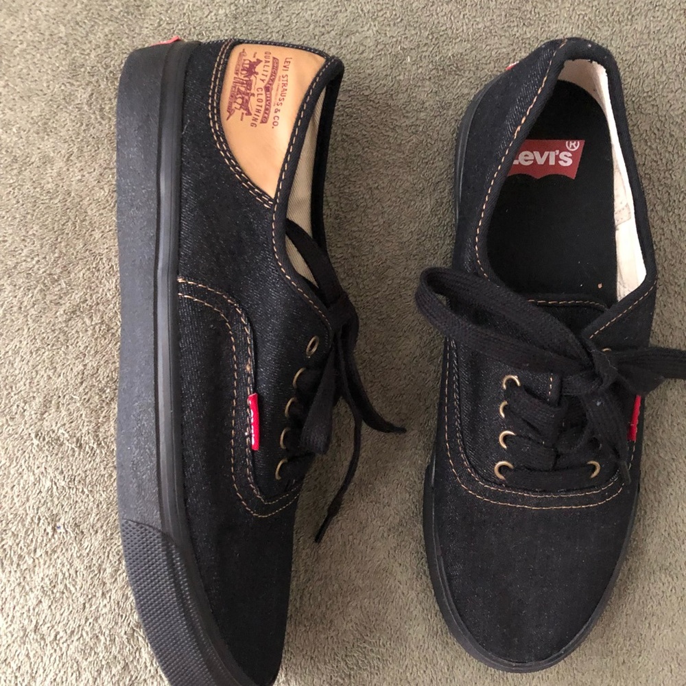 ‼️⬇️💲New Levi’s Shoes - Picture 3 of 4